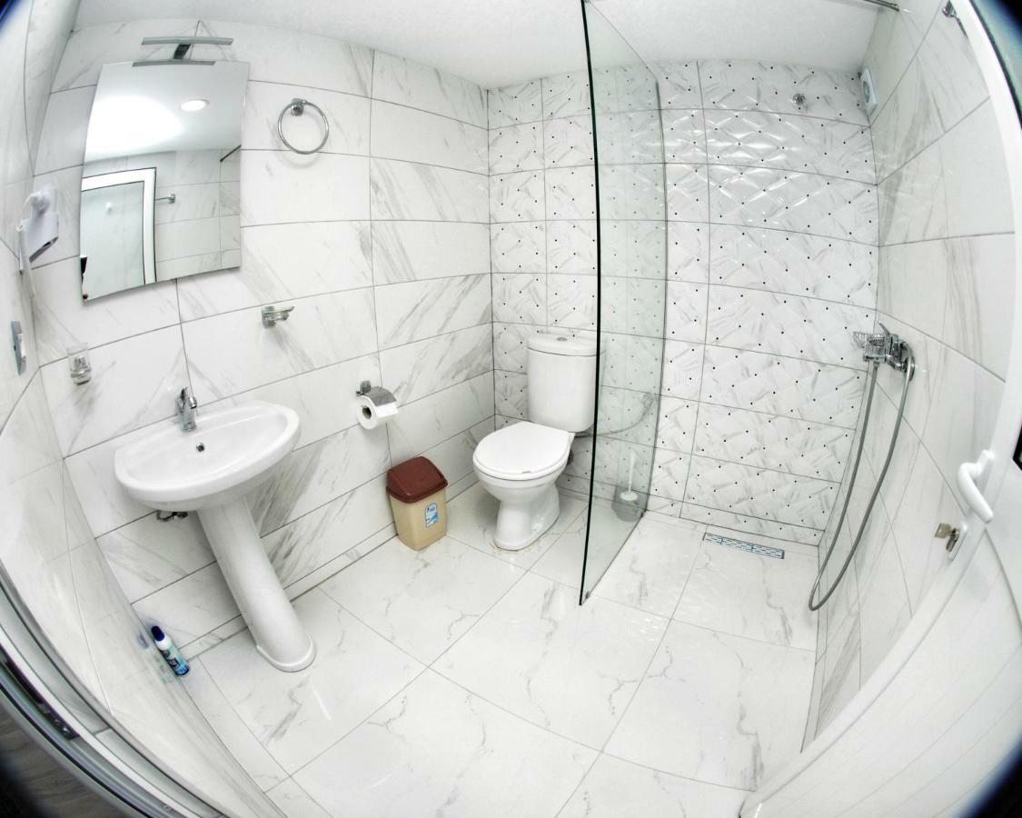 Bebi Hotel And Apartments Saranda Dış mekan fotoğraf
